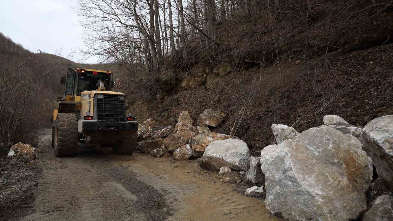 Erdemli Köyü'nde heyelana hızlı müdahale