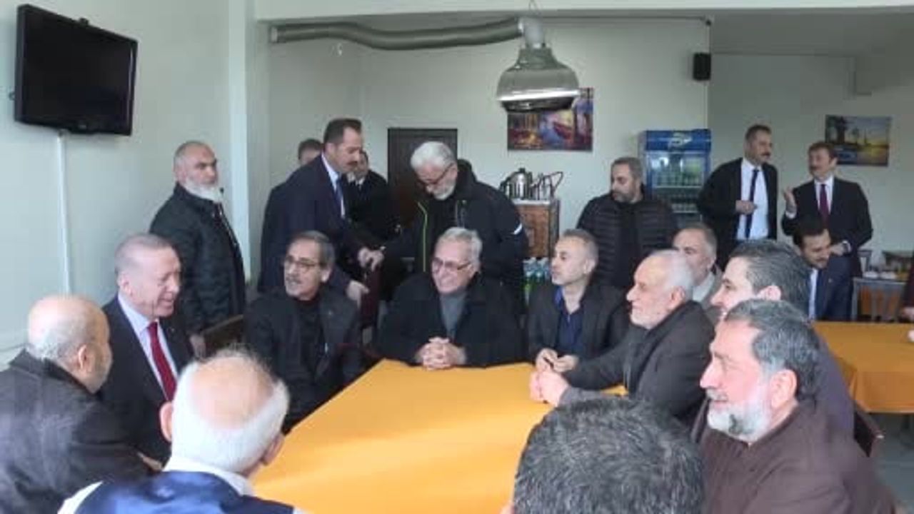 Erdoğan'dan Tophane Tayfun Spor Kulübü ziyareti ve gazetecilere ikram