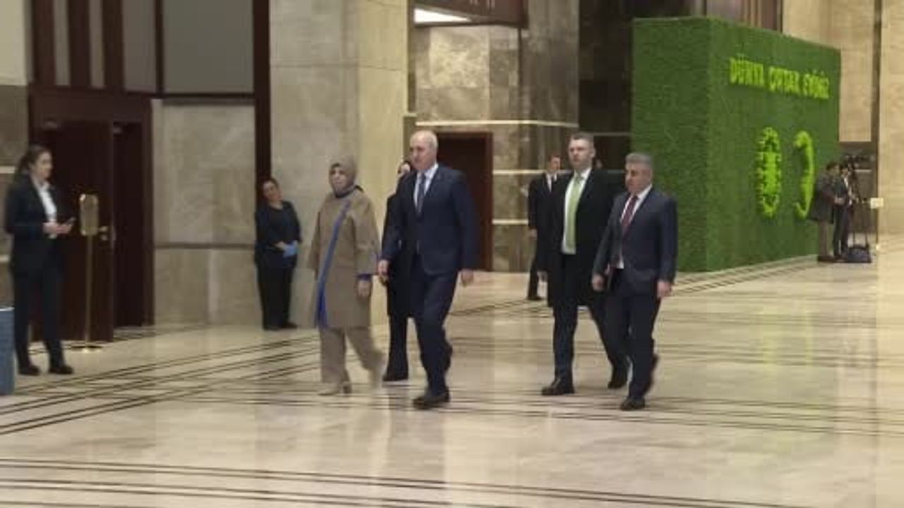 Erdoğan, Malezya Başbakanı Enver İbrahim’e Cumhuriyet Nişanı Verdi