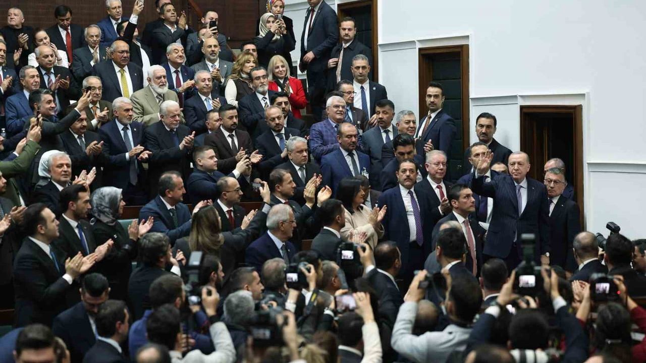 Erdoğan: "Meydanlarda vaat yağmuruna tutup bugün başkent Ankara’ya su bile veremeyenlerin insafına bu milleti bırakmayacağız"