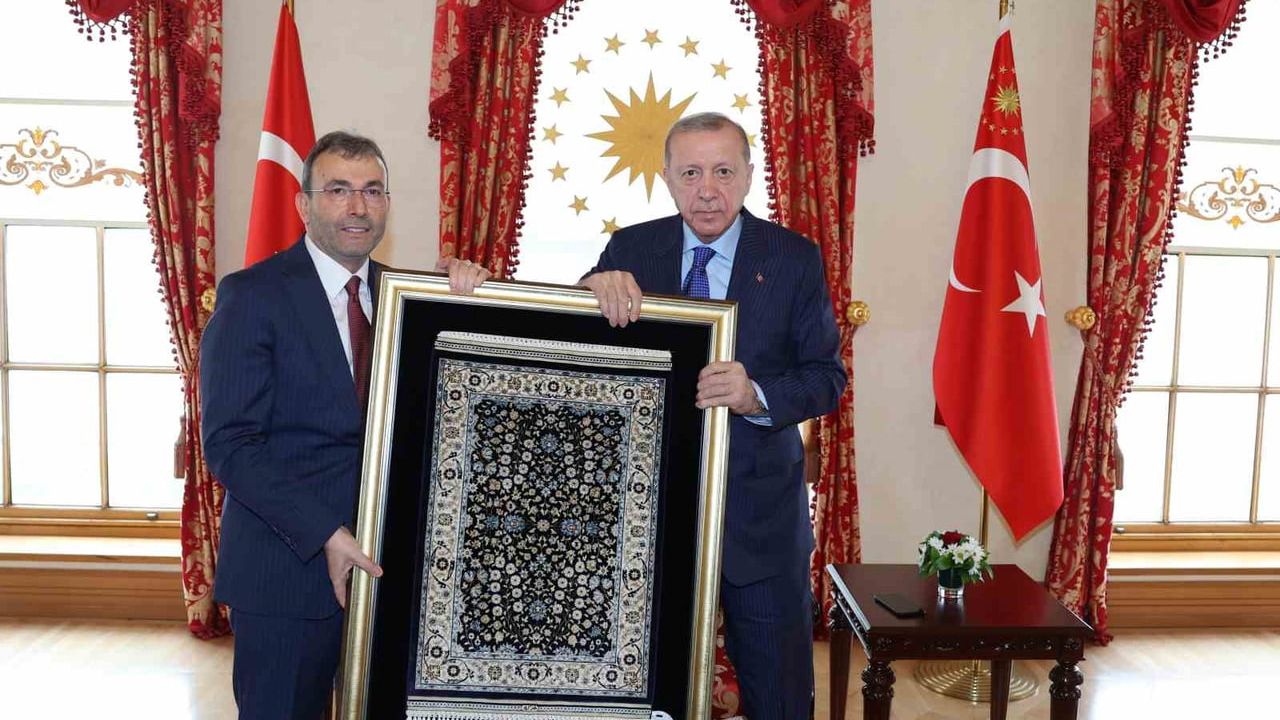 Erdoğan, Pendik Belediye Başkanı Ahmet Cin’i Dolmabahçe Ofisi’nde kabul etti
