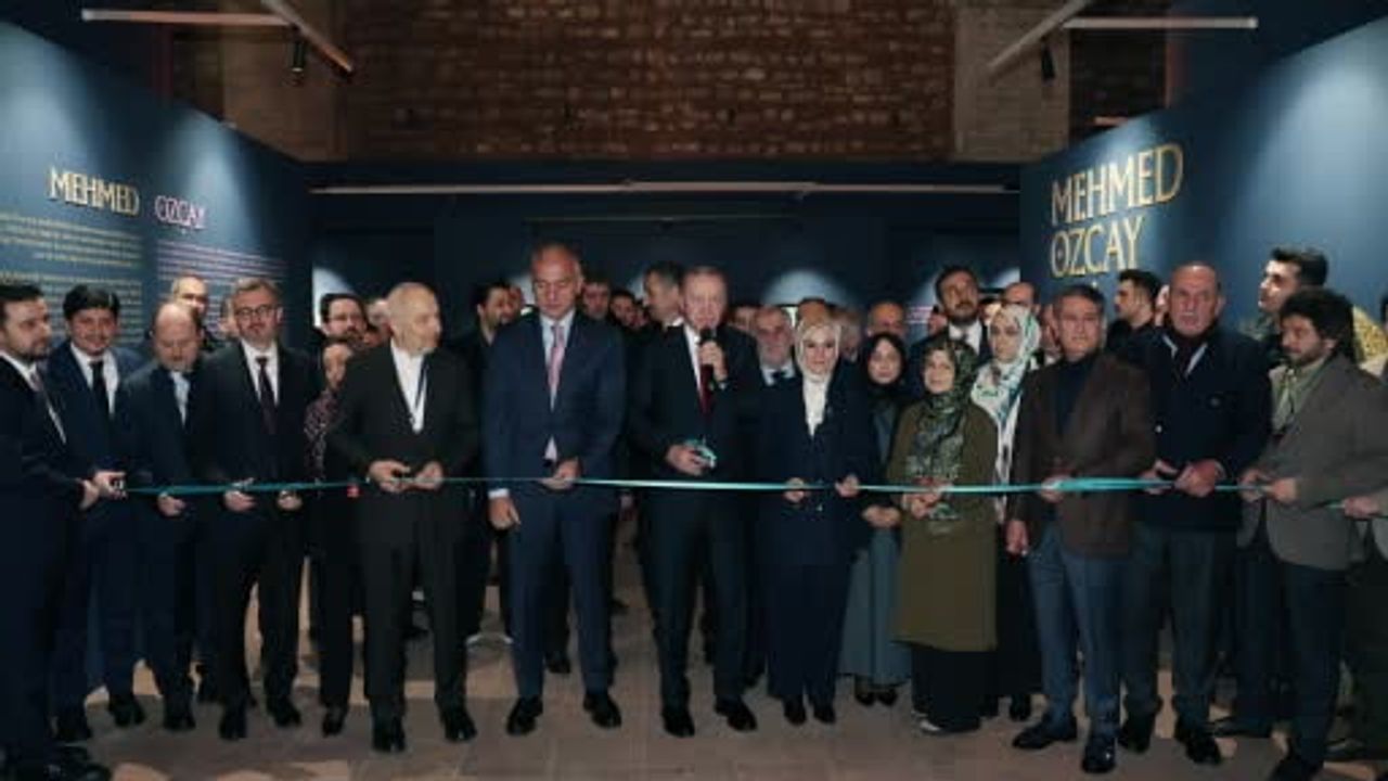 Erdoğan Tophane-i Amire'de Hane İslam Eserleri Sergisini İnceledi