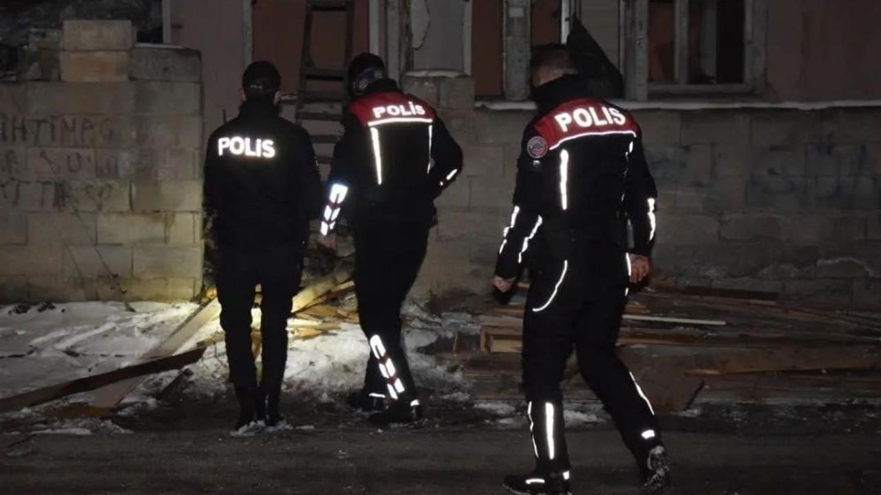 Erzincan'da aranan 28 şahıs düzenlenen operasyonda yakalandı