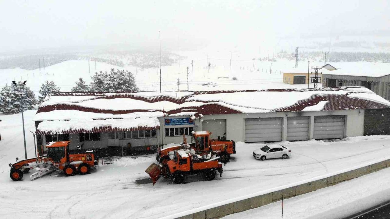 Erzincan'da kar ve sis ulaşımı aksattı: Çayırlı ve Kemah'ta eğitime ara