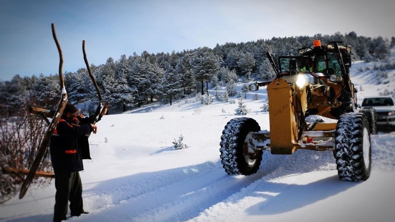 Erzincan'da tipi nedeniyle 56 köy yolu ulaşıma kapandı
