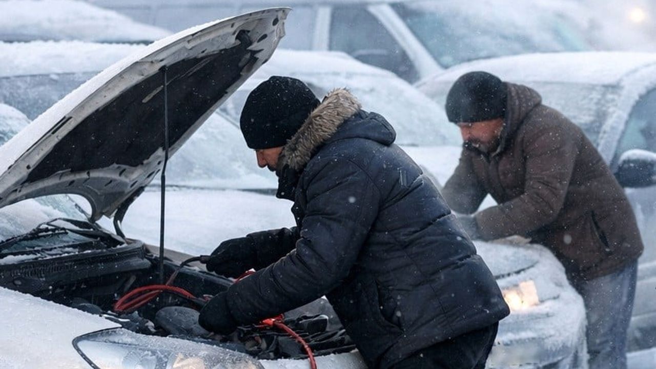Erzincan Zemheri Soğuklarında Dondu: Sabah Çok Sayıda Araç Çalışmadı