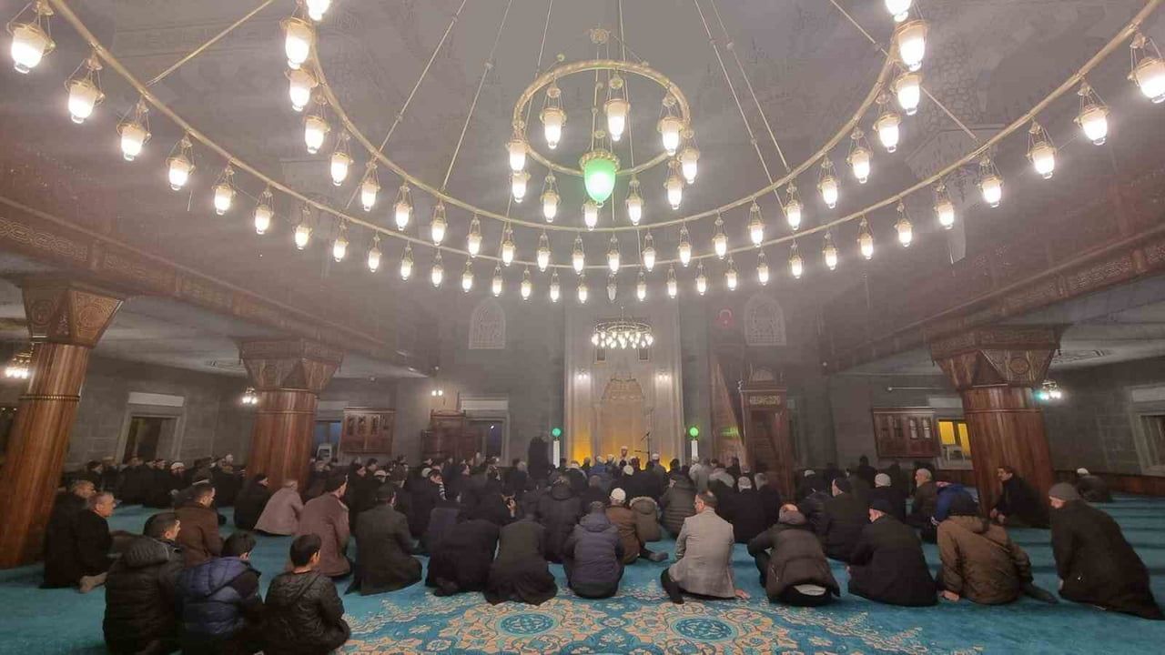 Erzurum'da 1001 Hatim'in üçüncüsü Müderris Ahmet Efendi Camii'nde düzenlendi