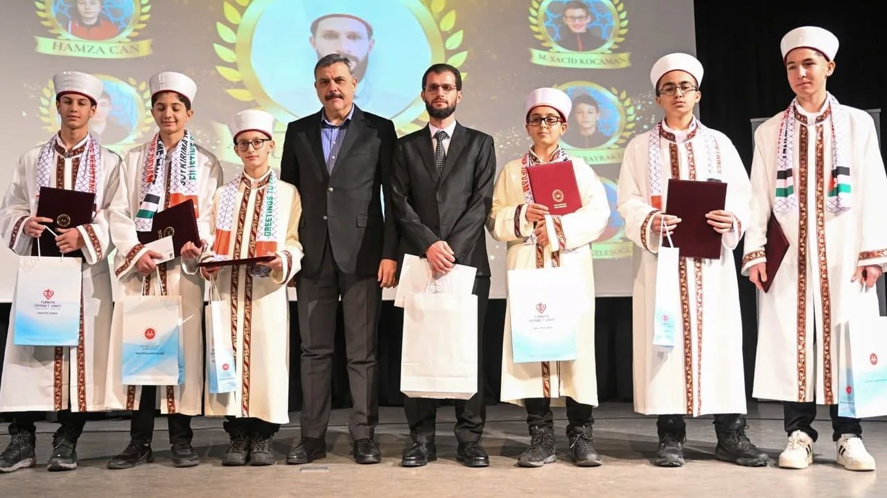 Erzurum'da 71 Öğrencinin Hafızlık Gururu Törenle Taçlandırıldı
