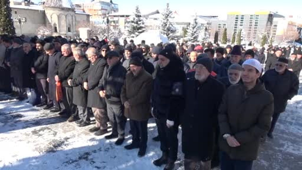 Erzurum'da gıyabi cenaze namazı: Şehitler anıldı