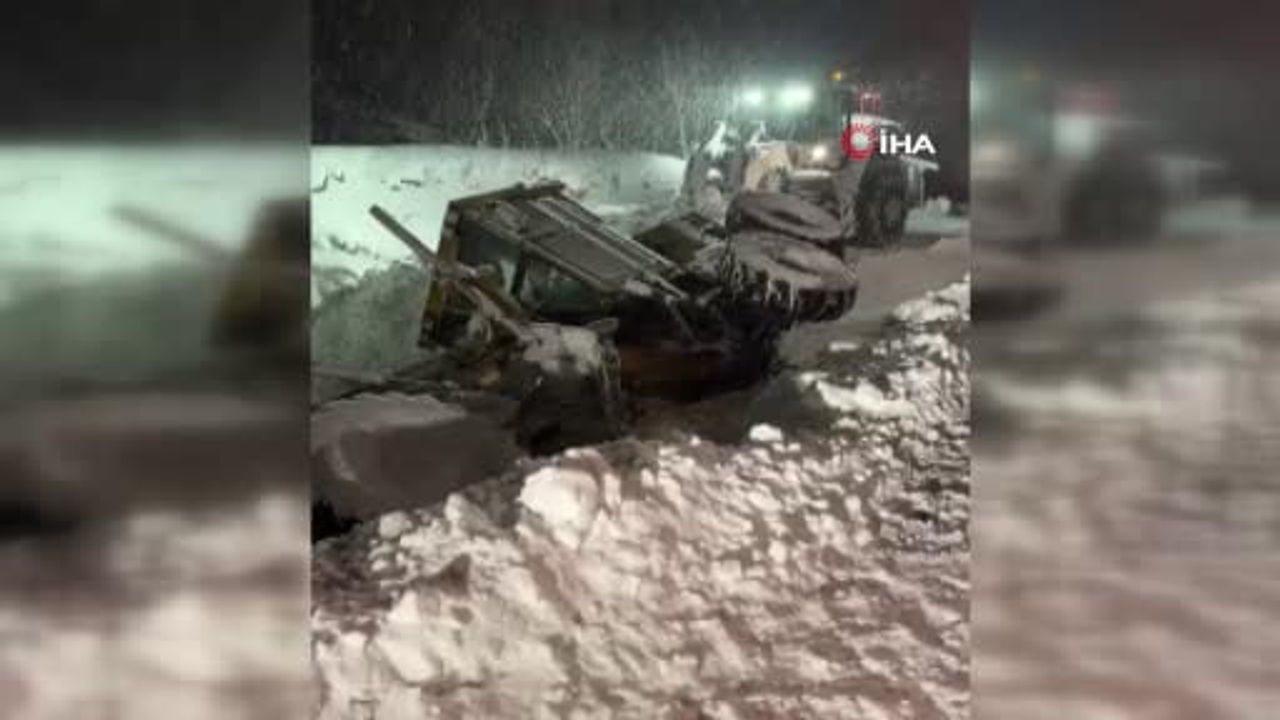 Erzurum'da kar temizleme aracı devrildi — Karayazı'da gizli buzlanma uyarısı