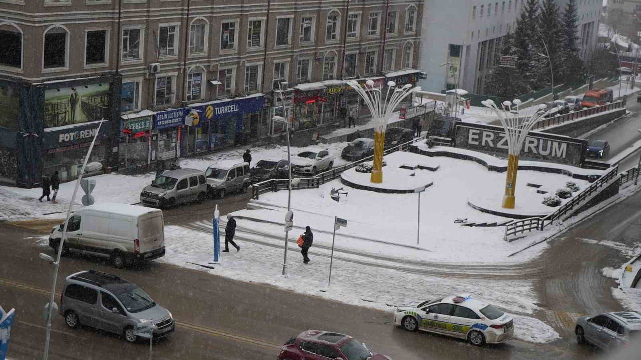 Erzurum'da Kar Yağışı: 4 İlçede Eğitime Ara, Çığ ve Fırtına Uyarısı