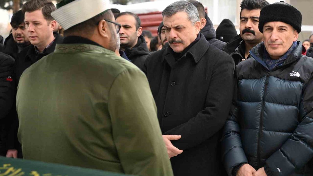 Erzurum'da mobilya atölyesi yangınında yaşamını yitiren 2 kişi uğurlandı