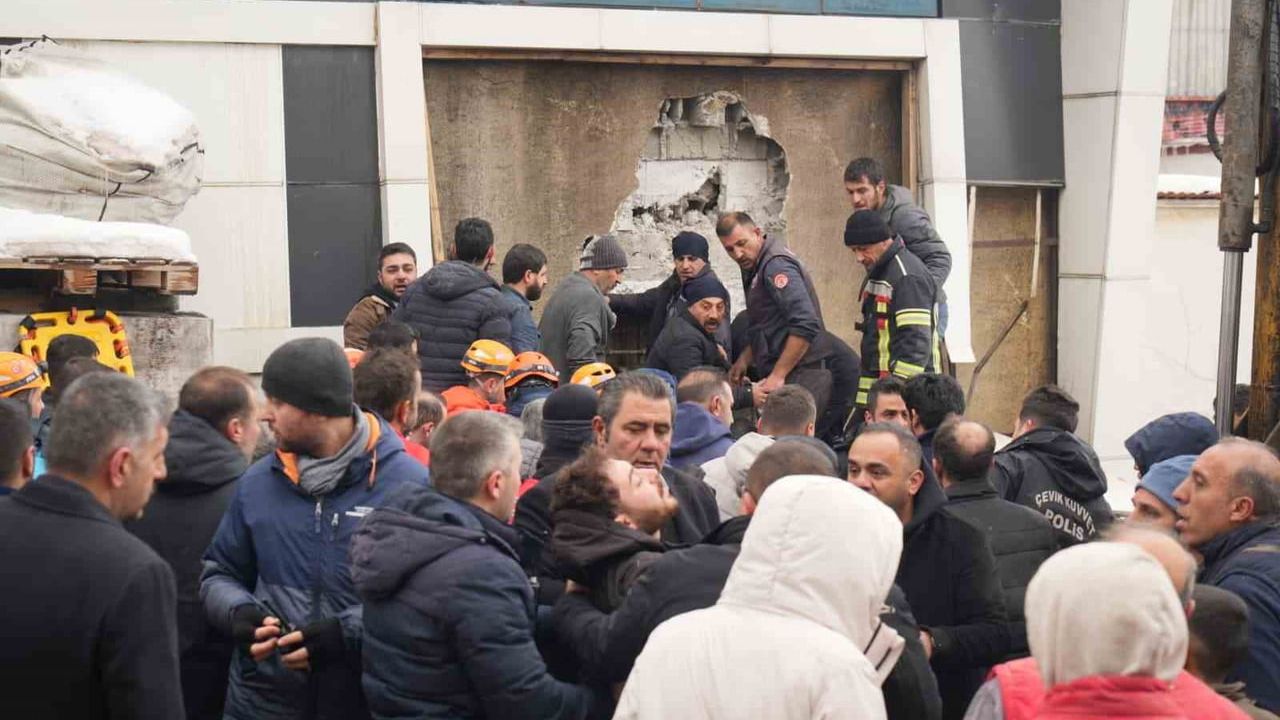 Erzurum’da mobilya fabrikasında yangın: 1 ölü, 7 yaralı