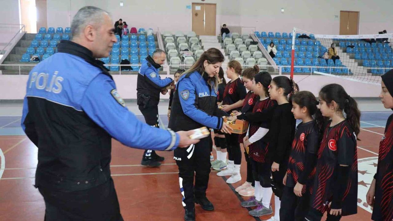 Erzurum Emniyeti, çocuklara yönelik eğitim ve etkinliklere sömestrda devam etti
