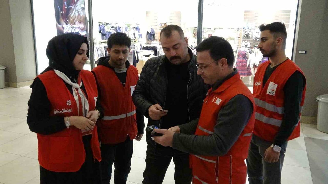 Erzurum Kızılay Kadın Kolları’ndan Gazze, Filistin ve Sudan için hayır çarşısı