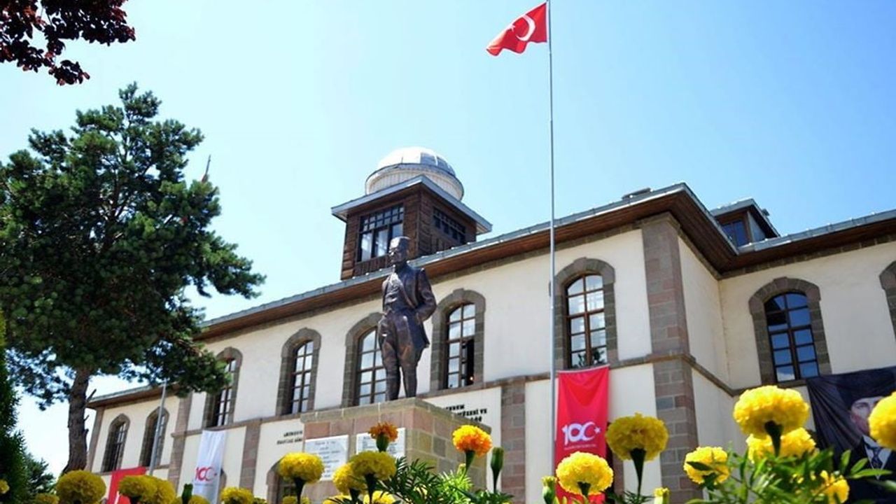 Erzurum Kongre Binası geçici olarak ziyarete kapatıldı