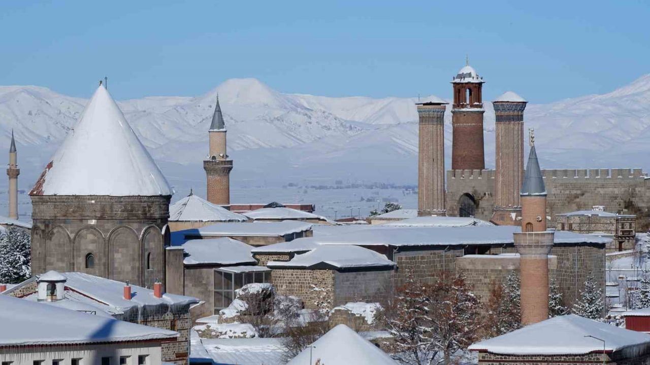 Erzurum merkezde okullara 1 gün kar tatili (14.01.2026)