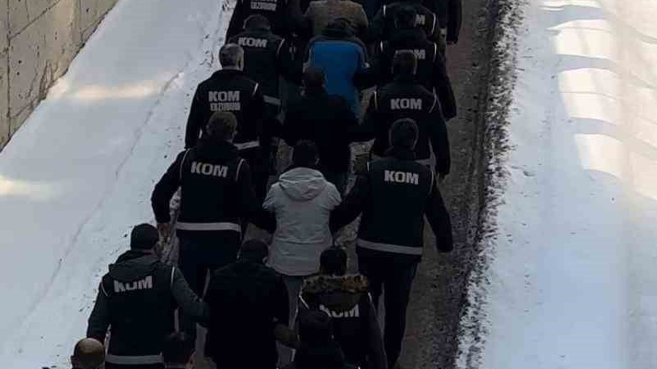 Erzurum merkezli 5 ilde esnaf kredisi sahtekarlığı: 38 şüpheli yakalandı