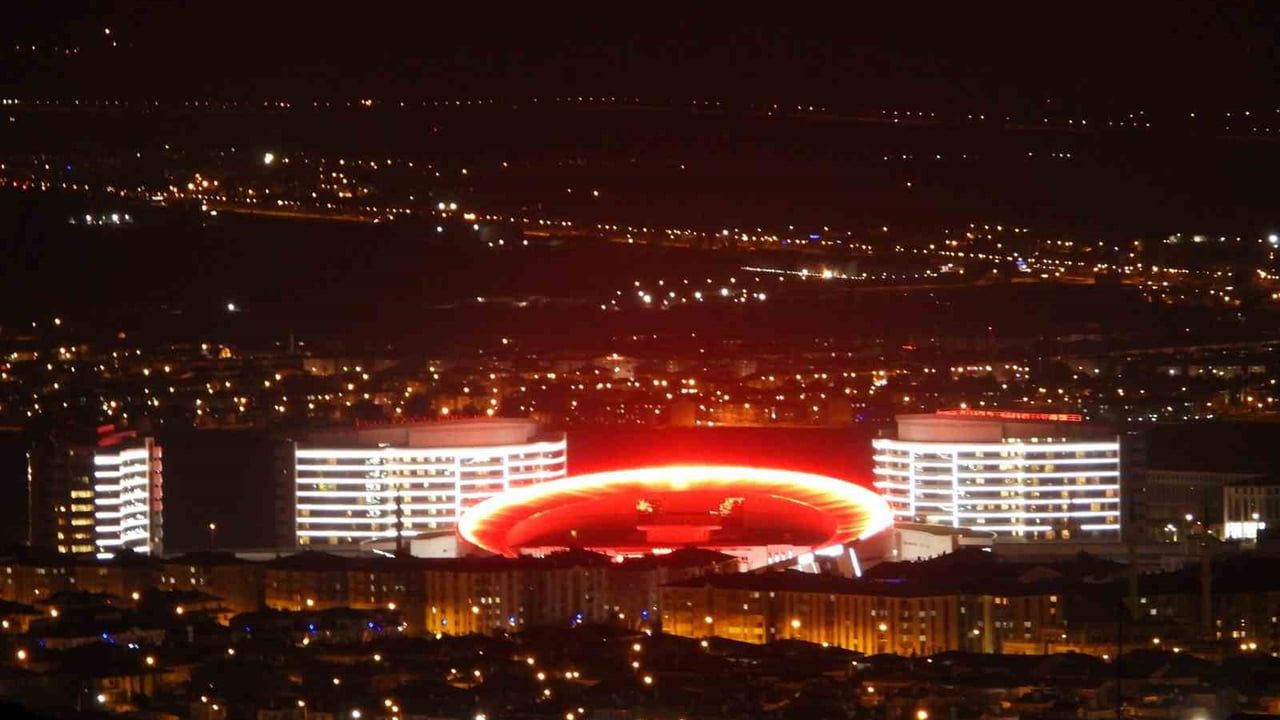 Erzurum Şehir Hastanesi'nden kapalı otoparkta araç uyarısı
