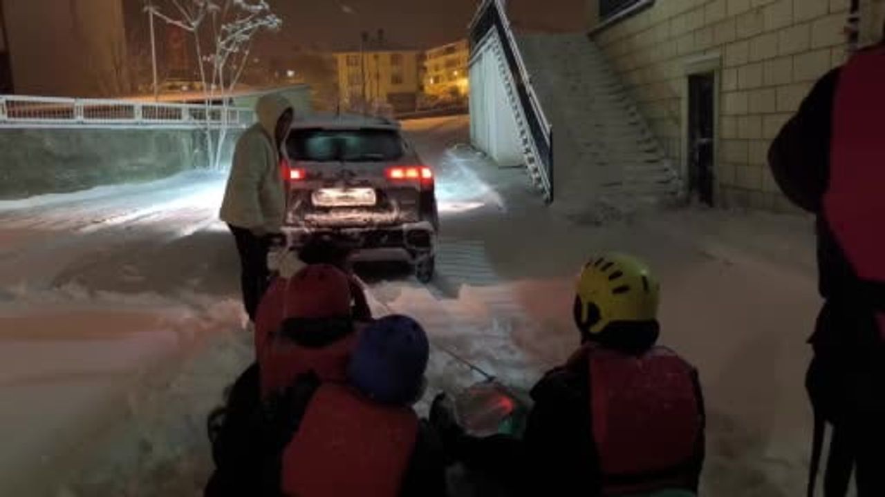 Erzurum Uzundere'de gençlerin kış etkinliği: KarKano