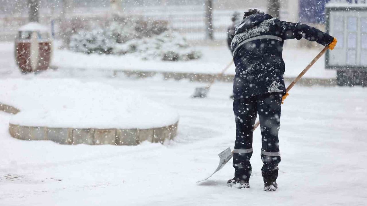 Erzurum ve güney kesimlerde kar, buzlanma ve çığ uyarısı