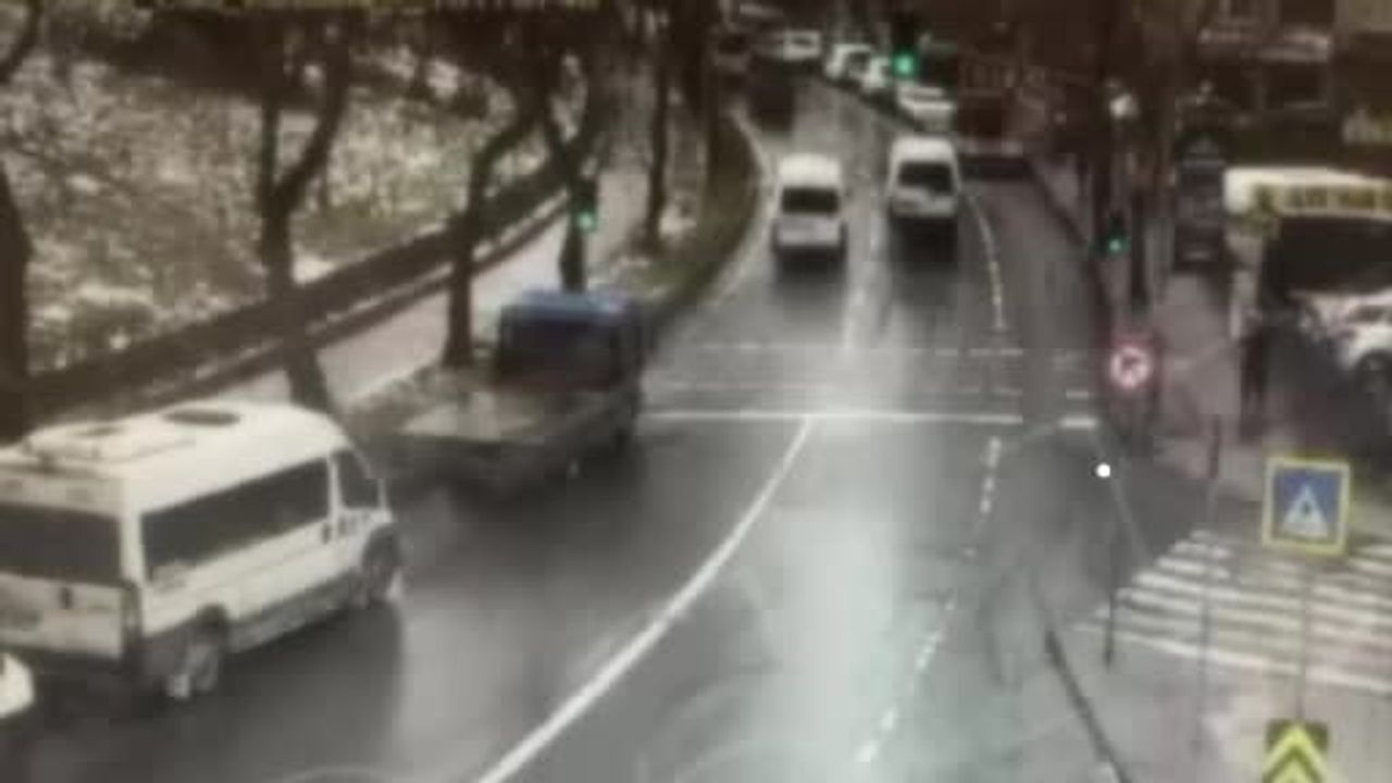 Esenler'de İETT otobüsünün otoparka daldığı anlar güvenlik kamerasında
