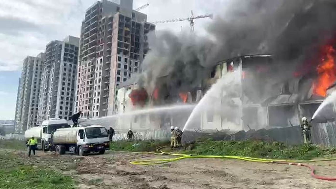 Esenyurt'ta inşaat konteynerinde yangın