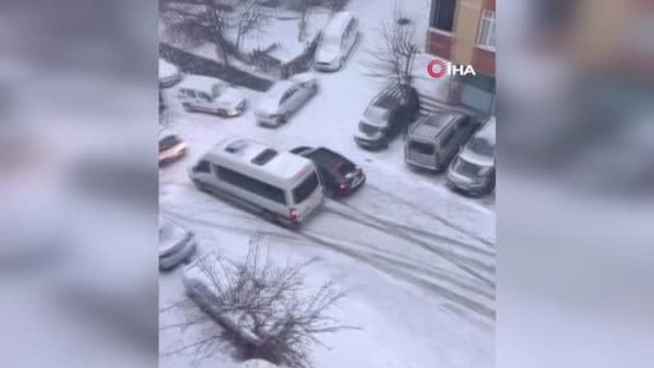 Esenyurt'ta yollar buz pistine döndü: Kayganlık kazalara yol açtı