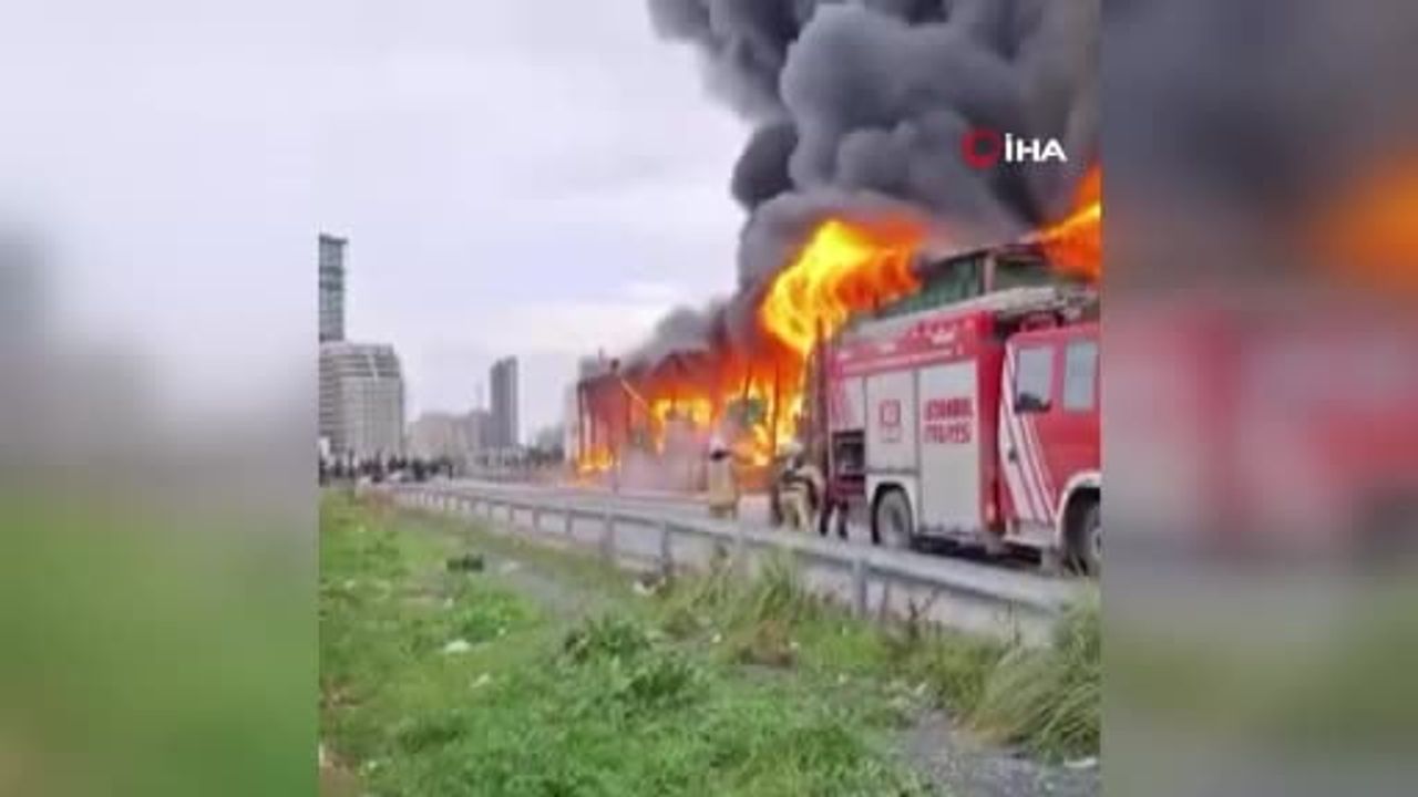 Esenyurt'ta zincir market deposunda yangın