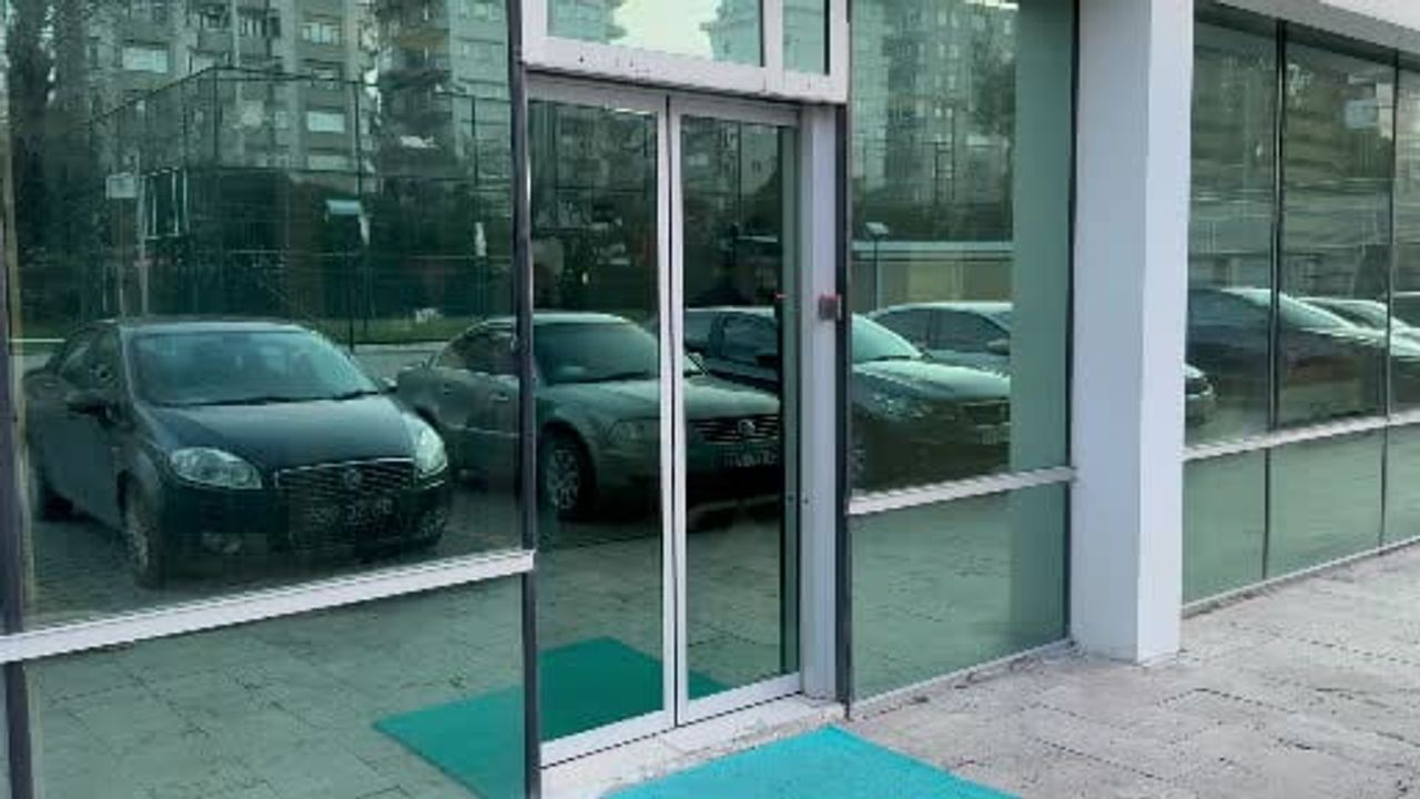 Eşi terk edince kayınpederinin evini ateşe verdi