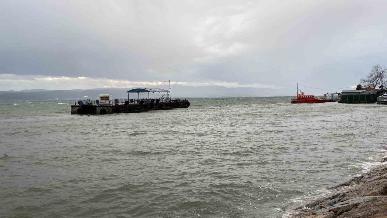 Eskihisar-Topçular seferleri fırtına nedeniyle durduruldu