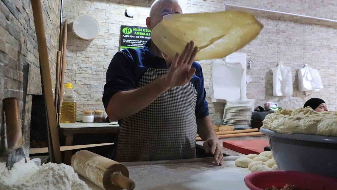 Eskişehir'de 35 Yılın Köz Geleneği: Pide Ustası Mustafa Çubuk