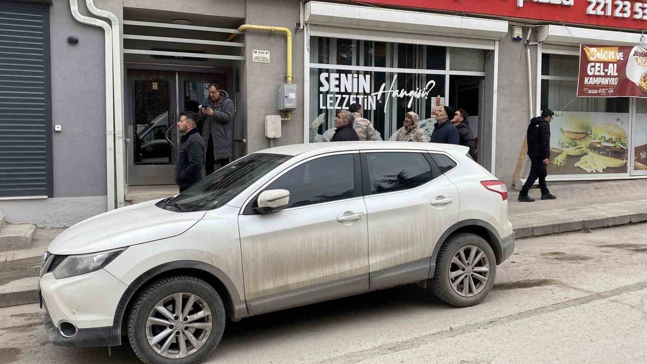 Eskişehir'de 8. kattan intihar girişimi: Polis eşini konuşunca vazgeçirdi