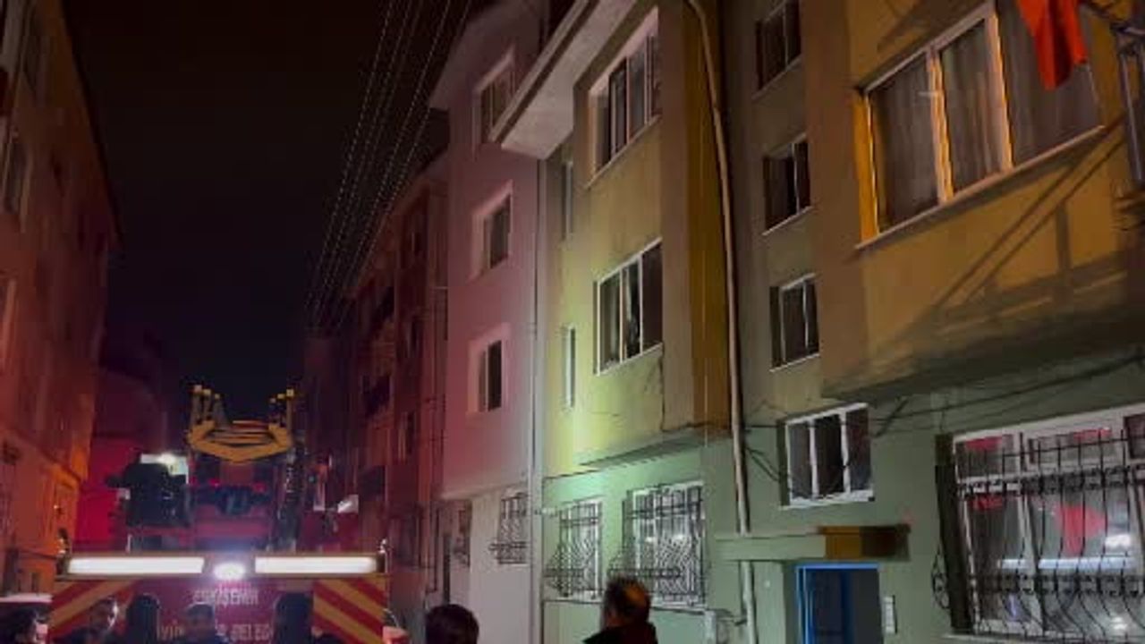 Eskişehir'de apartman dairesinde çıkan yangın kısa sürede söndürüldü