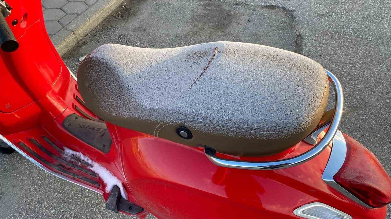 Eskişehir'de araçlar buzla kaplandı