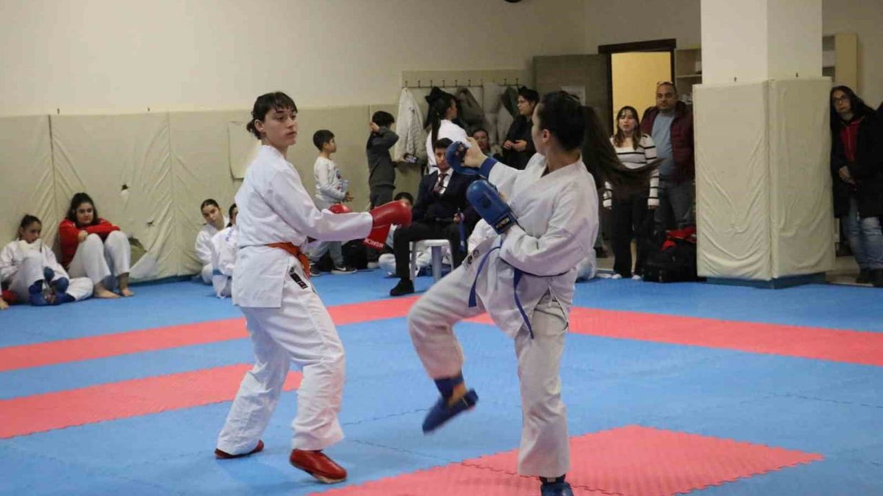 Eskişehir'de 'Gençler Karate Takım İl Birinciliği Müsabakaları' sona erdi