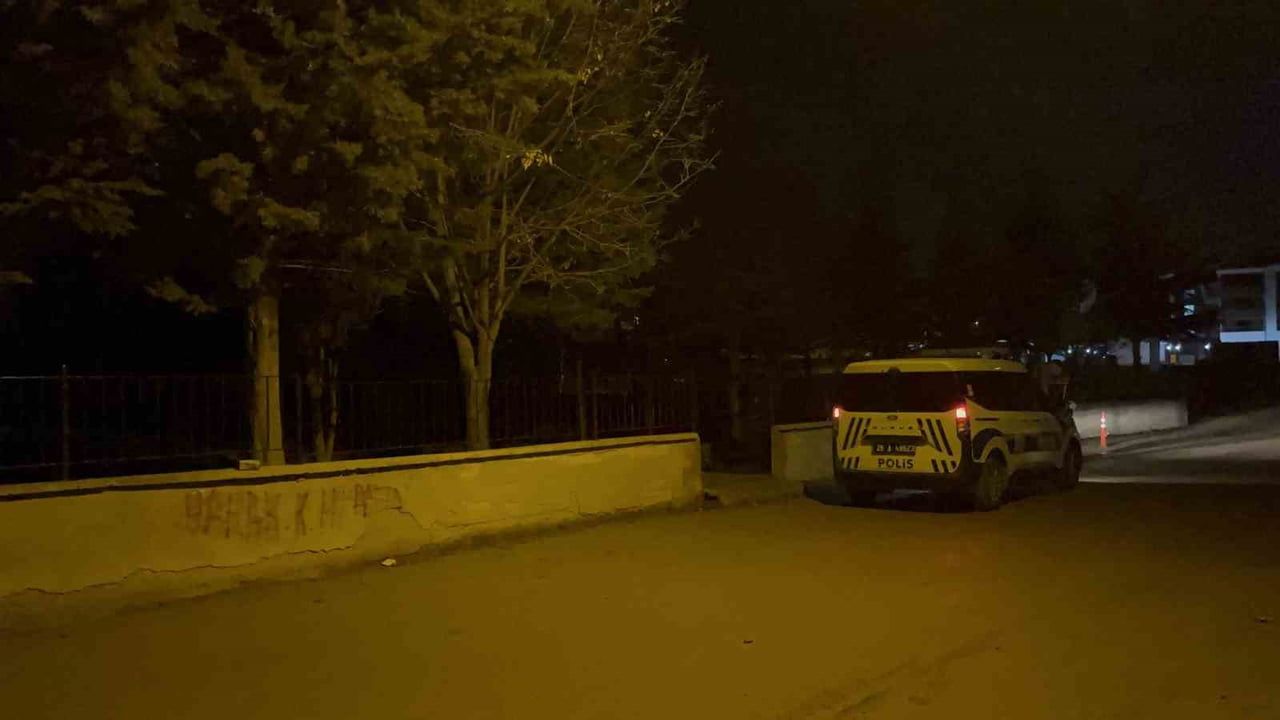 Eskişehir'de okul bahçesinde baba darp edildi, 17 yaşındaki oğlu bıçaklandı