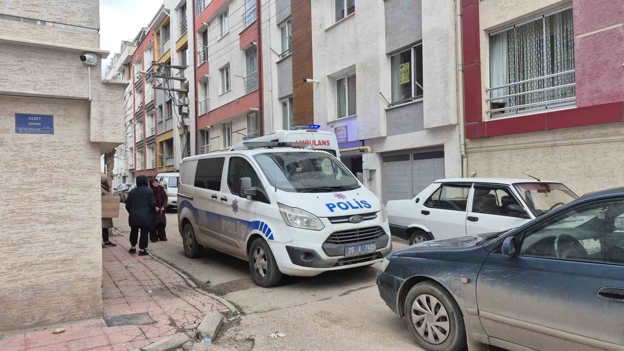 Eskişehir'de polis kapıyı kırarak 86 yaşındaki kadını kurtardı