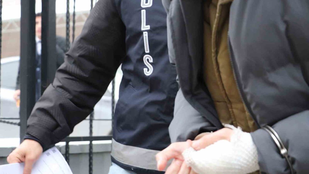 Eskişehir'de üvey babasını bıçaklayan şahıs tutuklandı