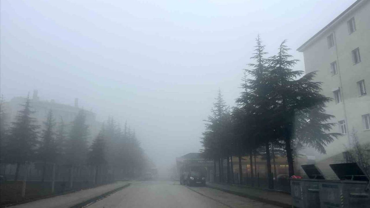 Eskişehir'in yüksek kesimlerinde yoğun sis etkili oldu