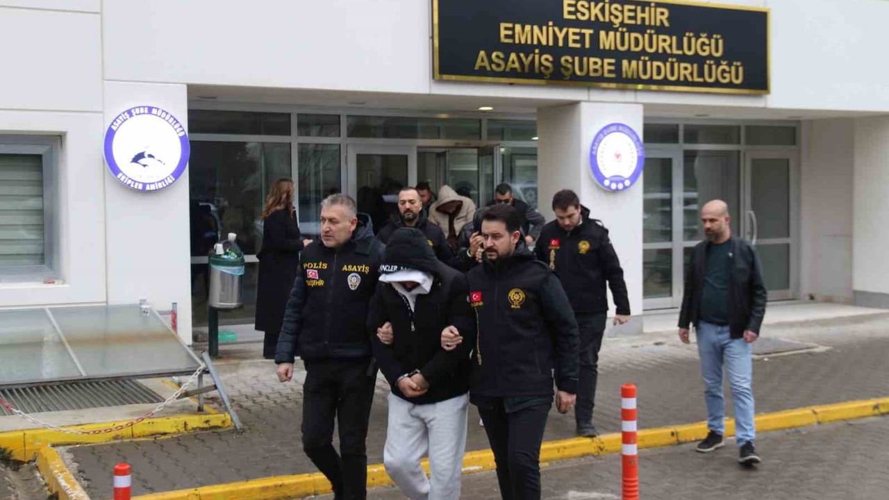 Eskişehir merkezli 6 ilde fuhuş operasyonu: 15 kadın kurtarıldı, 13 gözaltı