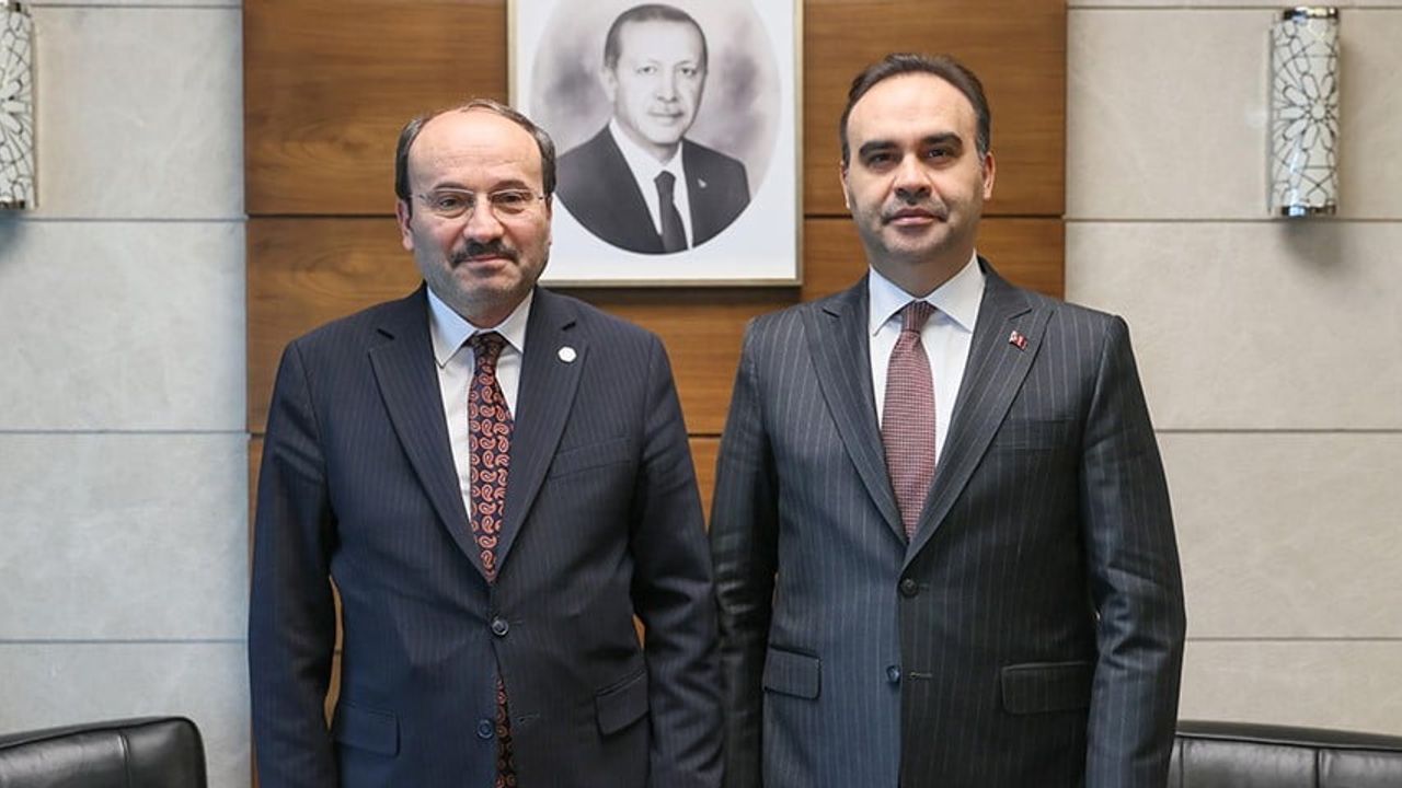 ETÜ Rektörü Çakmak, Bakan Kacır ile Erzurum'da çip üretimi planını sundu