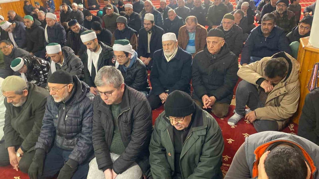 Evliya Çelebi Camii'nde Geleneksel Sabah Namazı Buluşması