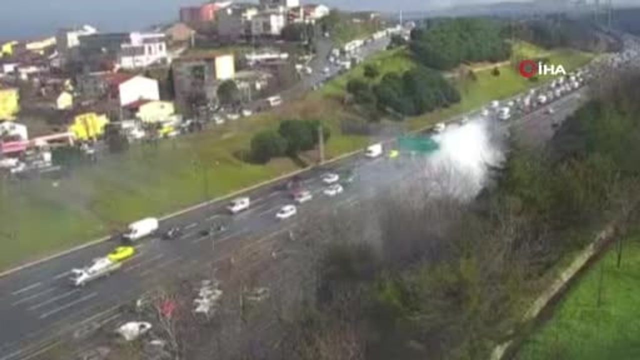 Fatih Sultan Mehmet Köprüsü'nde otomobil yangını