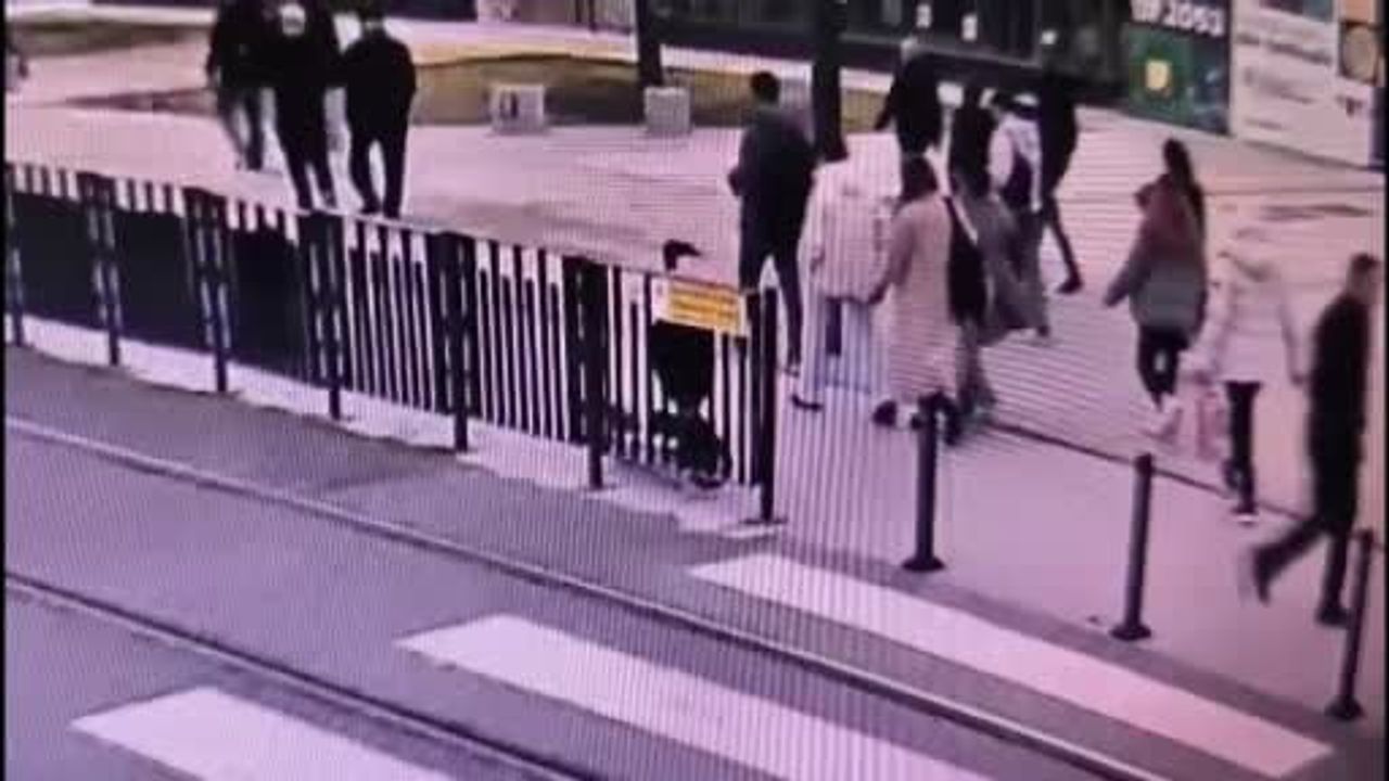 Fatih'te cep telefonu hırsızlığı: 2 şüpheli suçüstü yakalandı