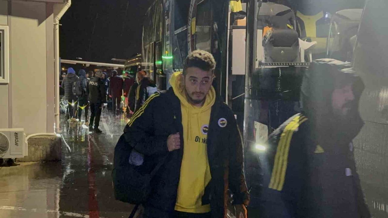 Fenerbahçe Alanya’da: Havalimanında coşkulu karşılama