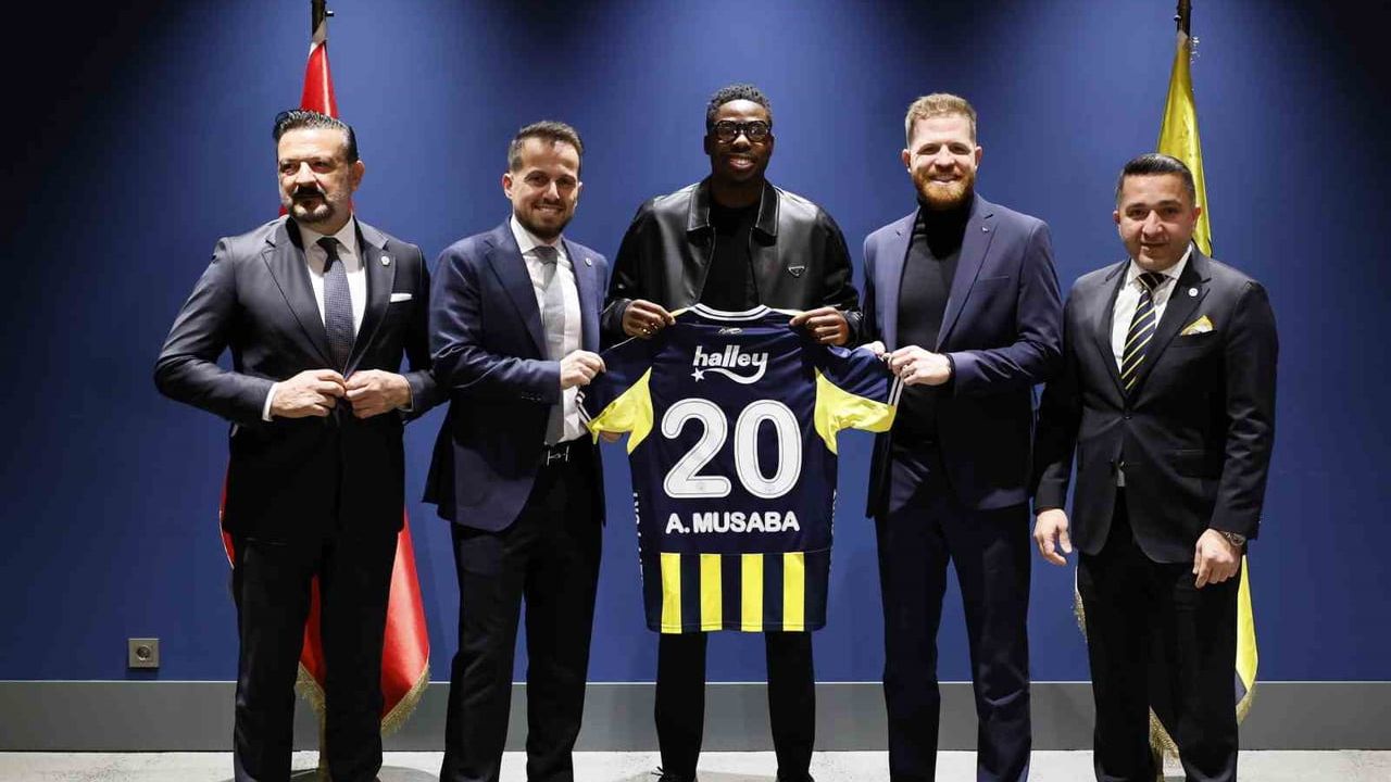 Fenerbahçe, Anthony Musaba ile 4.5 yıllık sözleşme imzaladı