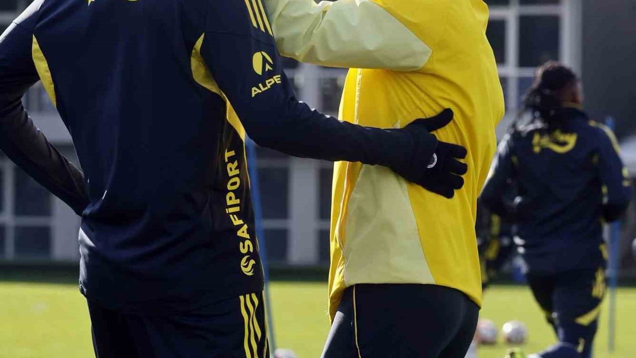 Fenerbahçe, Beyoğlu Yeni Çarşı maçı öncesi son antrenmanını tamamladı