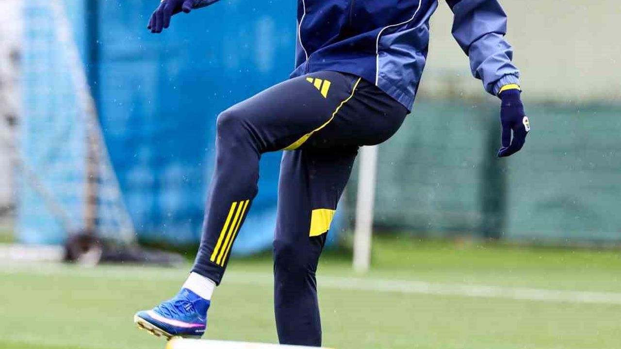 Fenerbahçe, FCSB maçına Can Bartu Tesisleri'nde başladı