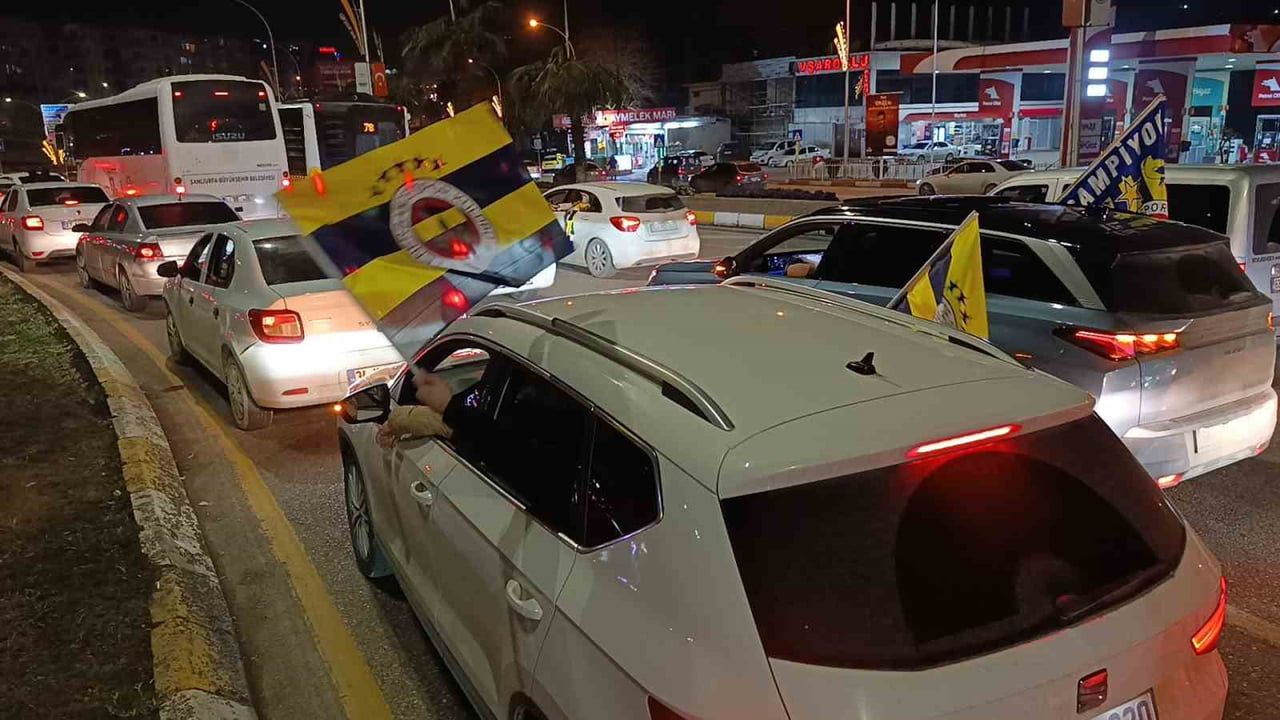 Fenerbahçe'nin Süper Kupa zaferi Şanlıurfa'da konvoyla kutlandı